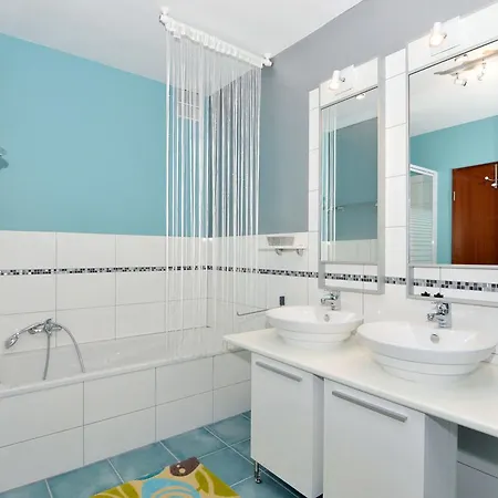 Holiday home Holiday La Deuxieme Demoiselle *